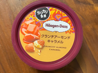 「ハーゲンダッツ ミニカップ クランチアーモンドキャラメル カップ92ml」のクチコミ画像 by ピンクのぷーさんさん
