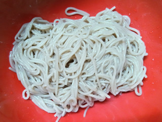 「紀文 糖質0g麺 そば風麺 袋180g」のクチコミ画像 by べべふぉっくさん