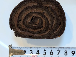 「ファミリーマート ファミマルSweets 濃厚ショコラロール」のクチコミ画像 by はるなつひさん