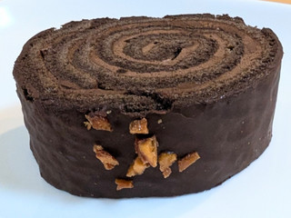 「ファミリーマート ファミマルSweets 濃厚ショコラロール」のクチコミ画像 by はるなつひさん