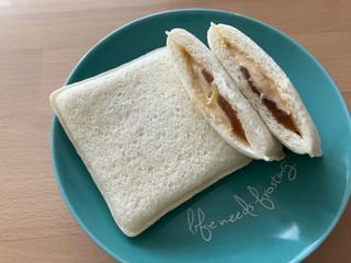 「ヤマザキ ランチパック とろリッチ生 マロンホイップ」のクチコミ画像 by こつめかわうそさん