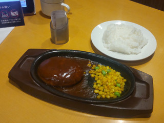 「ガスト チーズINハンバーグ ランチ」のクチコミ画像 by モーパパさん