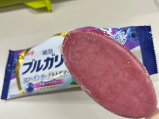「明治 ブルガリア フローズンヨーグルトデザート ブルーベリー 袋85ml」のクチコミ画像 by ぱりんこさん