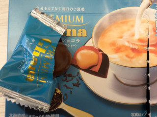 「ロッテ プレミアムガーナ クレームショコラ ロイヤルミルクティー 箱65g」のクチコミ画像 by ミントたっぷりさん