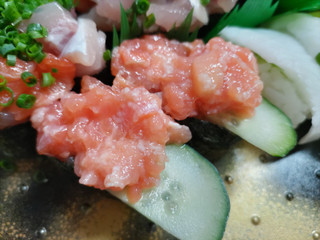 「にぎりの徳兵衛 サーモン塩麹軍艦 一皿」のクチコミ画像 by なんやかんやさん