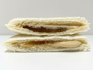 「ヤマザキ ランチパック とろリッチ生 マロンホイップ」のクチコミ画像 by もーちゃさん