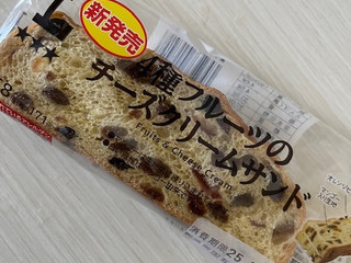 「ローソン 4種フルーツのチーズクリームサンド」のクチコミ画像 by chan-manaさん