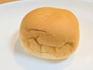 「八天堂 冷やして食べるとろけるくりーむパン ミルクティー」のクチコミ画像 by はるなつひさん