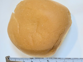 「八天堂 冷やして食べるとろけるくりーむパン ミルクティー」のクチコミ画像 by はるなつひさん