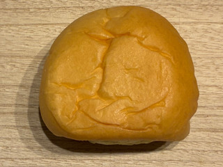 「八天堂 冷やして食べるとろけるくりーむパン ミルクティー」のクチコミ画像 by パン太郎さん