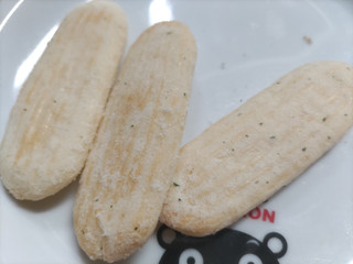 「亀田製菓 ハッピーターン しあわせバタ~味 袋35g」のクチコミ画像 by なんやかんやさん
