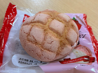 「Pasco ホイップメロンパン あまおう苺 袋1個」のクチコミ画像 by kopiさん