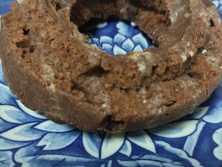 「ヤマザキ ドーナツステーション オールドファッションドーナツ ダブルチョコ ウインターパッケージ 袋1個」のクチコミ画像 by くくみやさん