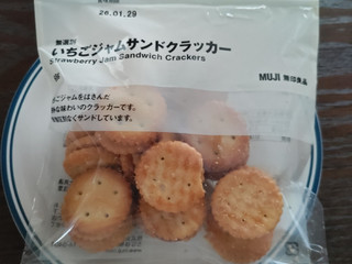 「無印良品 無選別 いちごジャムサンドクラッカー 袋50g」のクチコミ画像 by COCOAさん