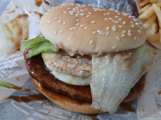 「マクドナルド 焦がしにんにくマヨたまごてりやき」のクチコミ画像 by あんよさん