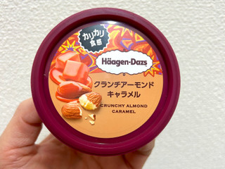 「ハーゲンダッツ ミニカップ クランチアーモンドキャラメル カップ92ml」のクチコミ画像 by まみこ1209さん