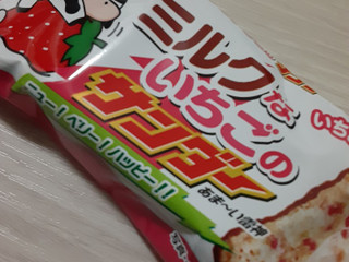 「有楽製菓 ミルクないちごのサンダー 袋1本」のクチコミ画像 by もこもこもっちさん