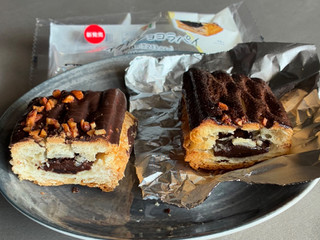 「セブン＆アイ セブンプレミアム ベイクドショコラパイ」のクチコミ画像 by chickyさん