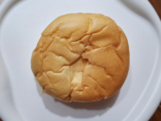 「八天堂 冷やして食べるとろけるくりーむパン ミルクティー」のクチコミ画像 by フローライトさん