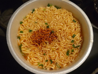 「ローソン 麺大盛り 豚コクしょうゆラーメン カップ112g」のクチコミ画像 by モーパパさん