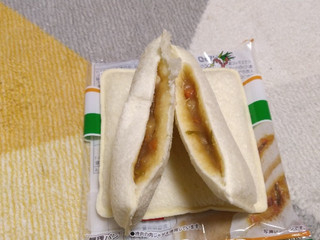 「ヤマザキ ランチパック 九条ネギ入り肉じゃが」のクチコミ画像 by やっぺさん