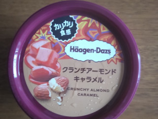 「ハーゲンダッツ ミニカップ クランチアーモンドキャラメル カップ92ml」のクチコミ画像 by ilovegrandmaさん