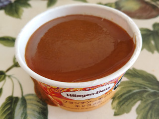 「ハーゲンダッツ ミニカップ クランチアーモンドキャラメル カップ92ml」のクチコミ画像 by のんこりんさん