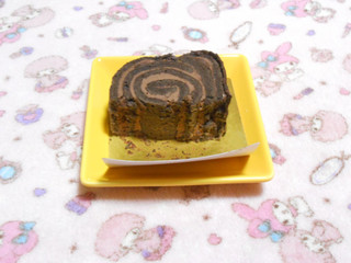 「ファミリーマート ファミマルSweets 濃厚ショコラロール」のクチコミ画像 by tibihiromiさん