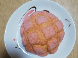 「Pasco ホイップメロンパン あまおう苺 袋1個」のクチコミ画像 by にくまるさん