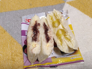 「ヤマザキ ランチパック 栗つぶ入りあんバターと芋あんバター」のクチコミ画像 by やっぺさん