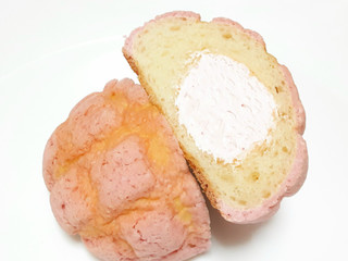 「Pasco ホイップメロンパン あまおう苺 袋1個」のクチコミ画像 by つなさん