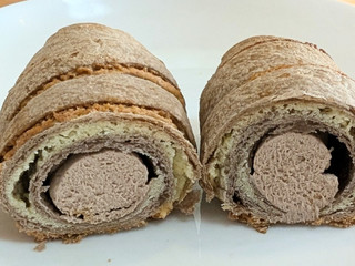 「セブン＆アイ セブンプレミアム ザクザクサンホルンチョコ風味ホイップ」のクチコミ画像 by はるなつひさん