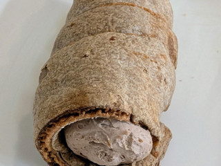 「セブン＆アイ セブンプレミアム ザクザクサンホルンチョコ風味ホイップ」のクチコミ画像 by はるなつひさん