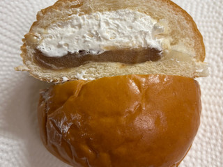 「Pasco たっぷりホイップマロンあんぱん 冬季限定パッケージ 袋1個」のクチコミ画像 by SANAさん