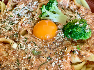 「ローソン ソースたっぷり生パスタ ミートカルボナーラ」のクチコミ画像 by AuVieuxさん