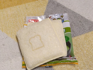 「ヤマザキ ランチパック きなこもち風と抹茶あずき」のクチコミ画像 by やっぺさん