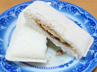 「ヤマザキ ランチパック きなこもち風と抹茶あずき」のクチコミ画像 by ニャンタさん