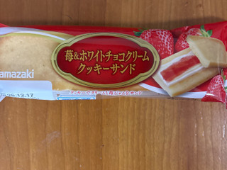 ヤマザキ 苺＆ホワイトチョコクリームクッキーサンド（山崎製パン
