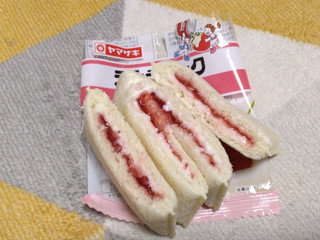 「ヤマザキ ランチパック いちごみるく」のクチコミ画像 by やっぺさん