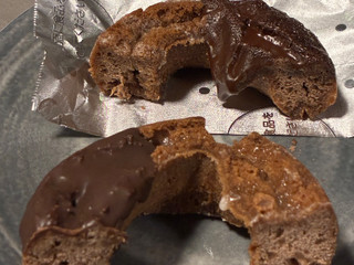 「ヤマザキ ドーナツステーション オールドファッションドーナツ ダブルチョコ ウインターパッケージ 袋1個」のクチコミ画像 by chickyさん