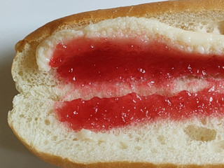 「YKベーキング ストロベリー&ホワイトチョコフランス」のクチコミ画像 by ミヌゥさん