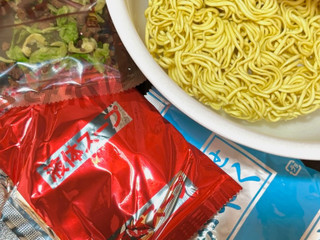 「寿がきや 宝鐘マリン監修 旨辛ラーメン 119g」のクチコミ画像 by めりけんさん