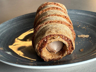 「セブン＆アイ セブンプレミアム ザクザクサンホルンチョコ風味ホイップ」のクチコミ画像 by chickyさん