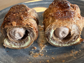 「セブン＆アイ セブンプレミアム ザクザクサンホルンチョコ風味ホイップ」のクチコミ画像 by chickyさん