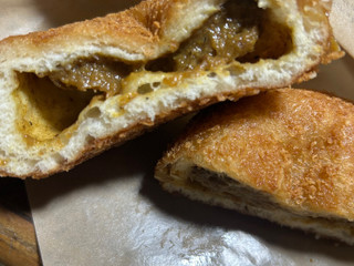 「セブン-イレブン お店で揚げたカレーパン」のクチコミ画像 by クィールさん