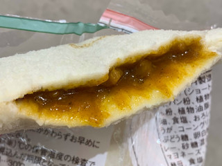 「ヤマザキ ランチパック からあげとカレー」のクチコミ画像 by もーちゃさん