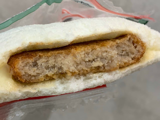 「ヤマザキ ランチパック からあげとカレー」のクチコミ画像 by もーちゃさん