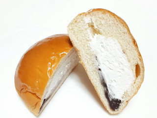 「Pasco たっぷりホイップあんぱん 冬季限定パッケージ 袋1個」のクチコミ画像 by つなさん