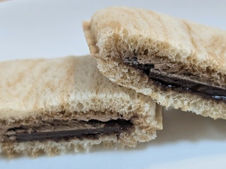 「ヤマザキ ランチパック 濃厚ショコラ ゴディバ監修」のクチコミ画像 by はるなつひさん