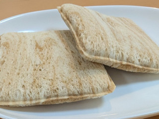 「ヤマザキ ランチパック 濃厚ショコラ ゴディバ監修」のクチコミ画像 by はるなつひさん